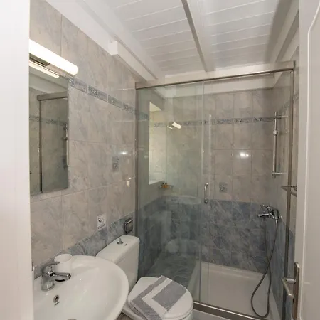 Paola House Agios Stefanos *