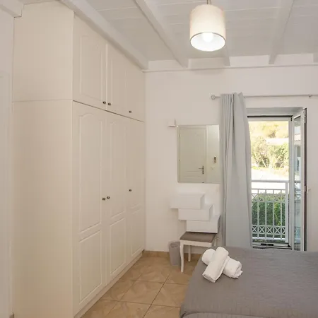 Paola House Agios Stefanos