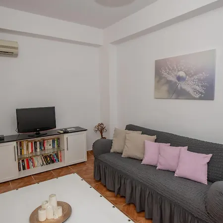 Paola House Agios Stefanos 度假居