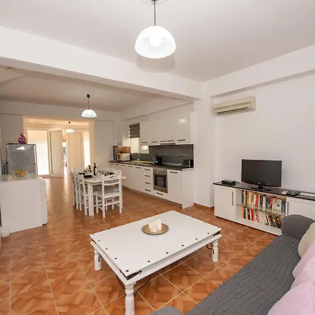 度假居 Paola House Agios Stefanos *