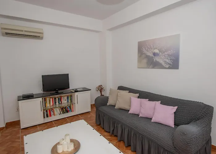 Paola House Agios Stefanos 別荘